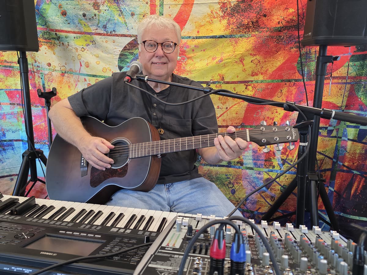 Kenny Evitts performing live with acoustic guitar and keyboard