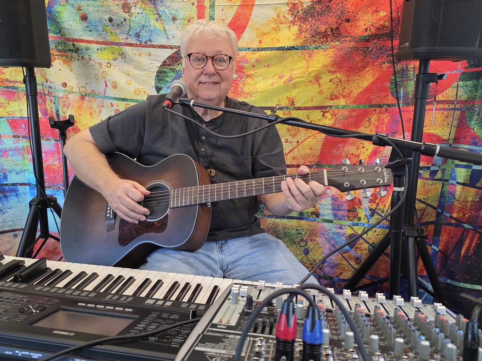 Kenny Evitts performing live
